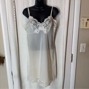Vintage Van Raalte White Floral Lace Full Slip